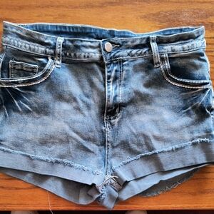 Women's Embroidered Denim Shorts XL (Fit 32" waist)